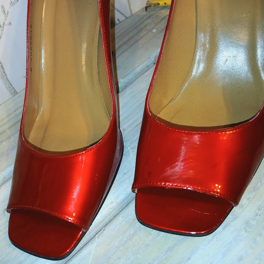 Vintage Y2K Stuart Weitzman Red Patent Leather High Heels.